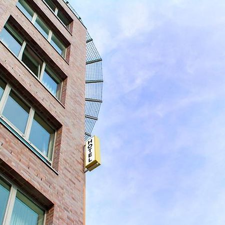 Hotel Near By Laatzen Esterno foto